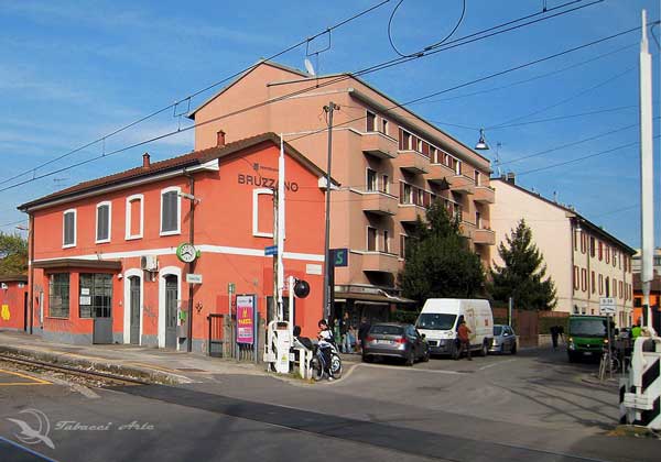 Stazione di Bruzzano (altra angolazione)